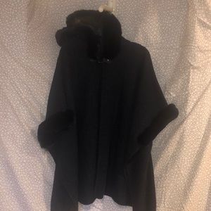 Soft Wool cape lined w/fur Navy blue green inside.